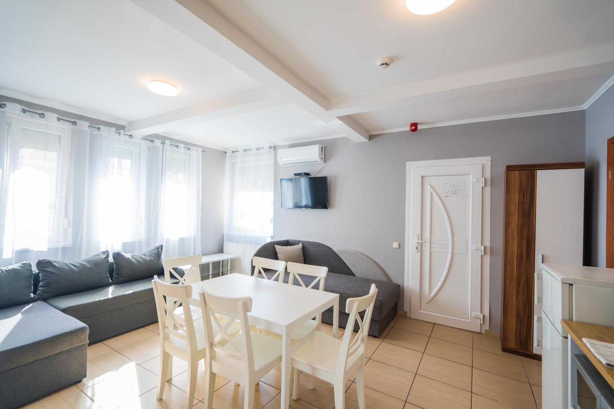 Riviera Apartmanhaz Шіофок Екстер'єр фото